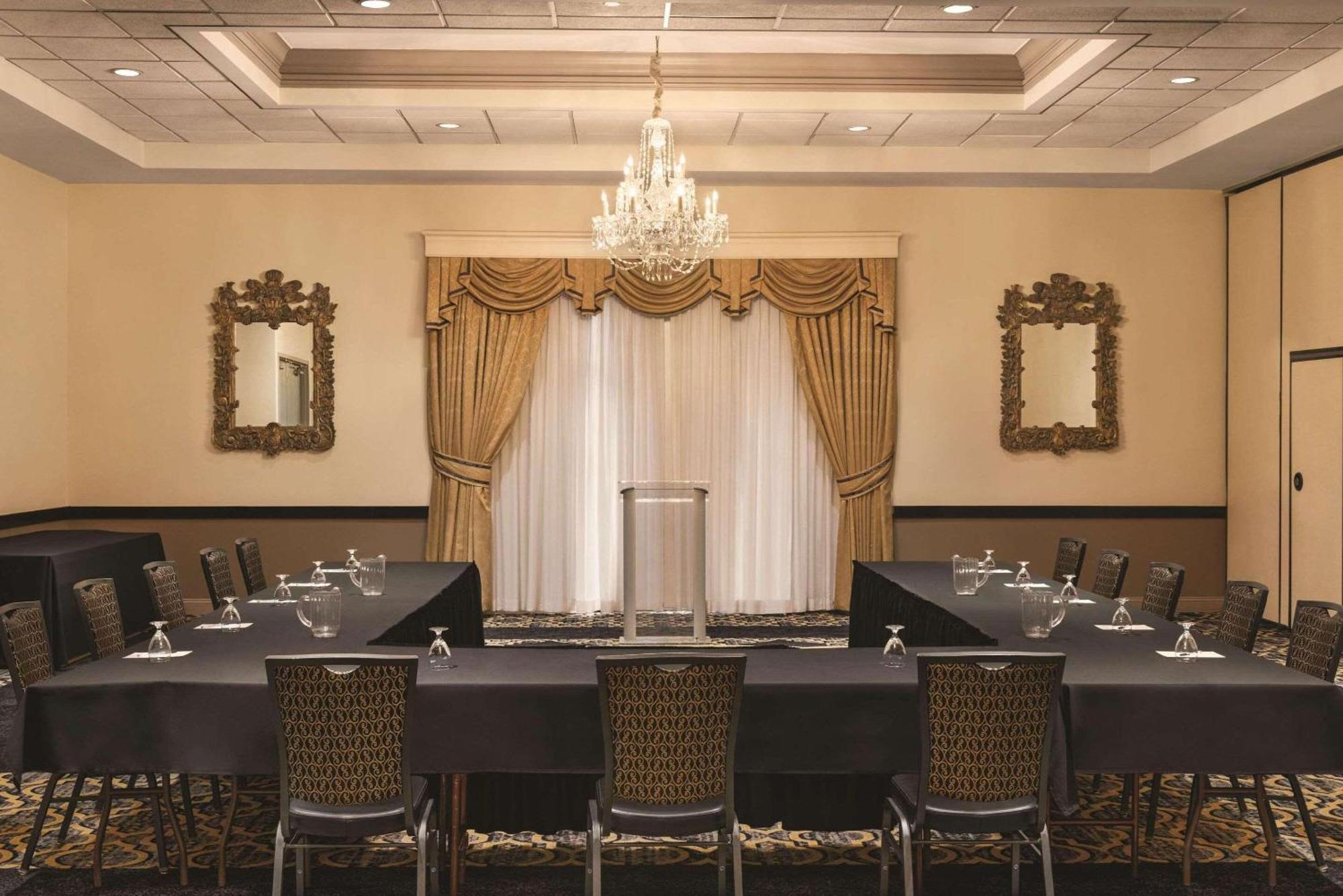 Radisson Hotel & Conference Center Rockford Zewnętrze zdjęcie