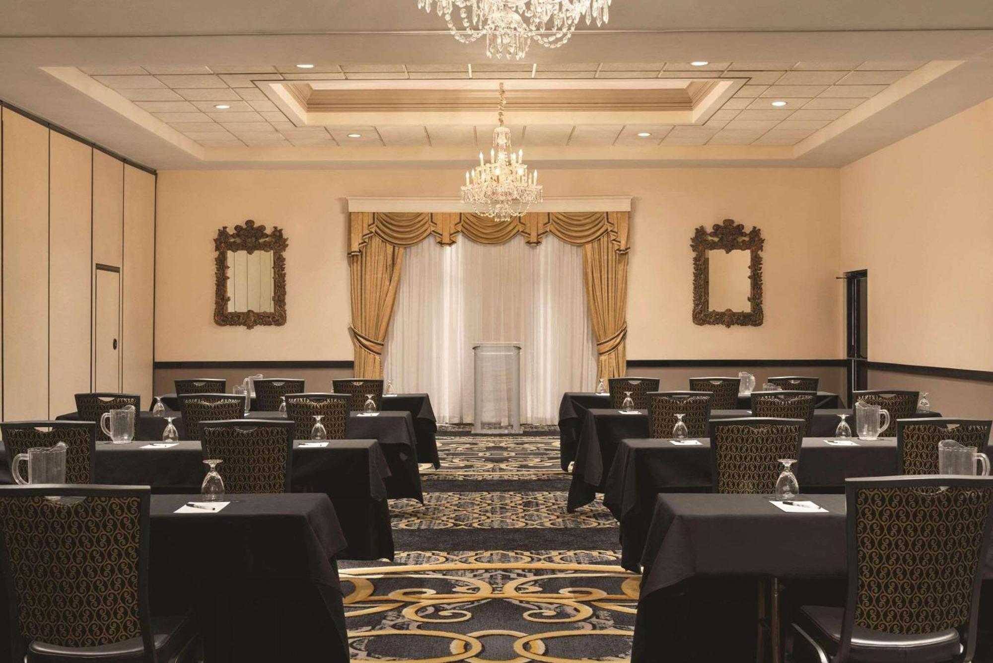 Radisson Hotel & Conference Center Rockford Zewnętrze zdjęcie