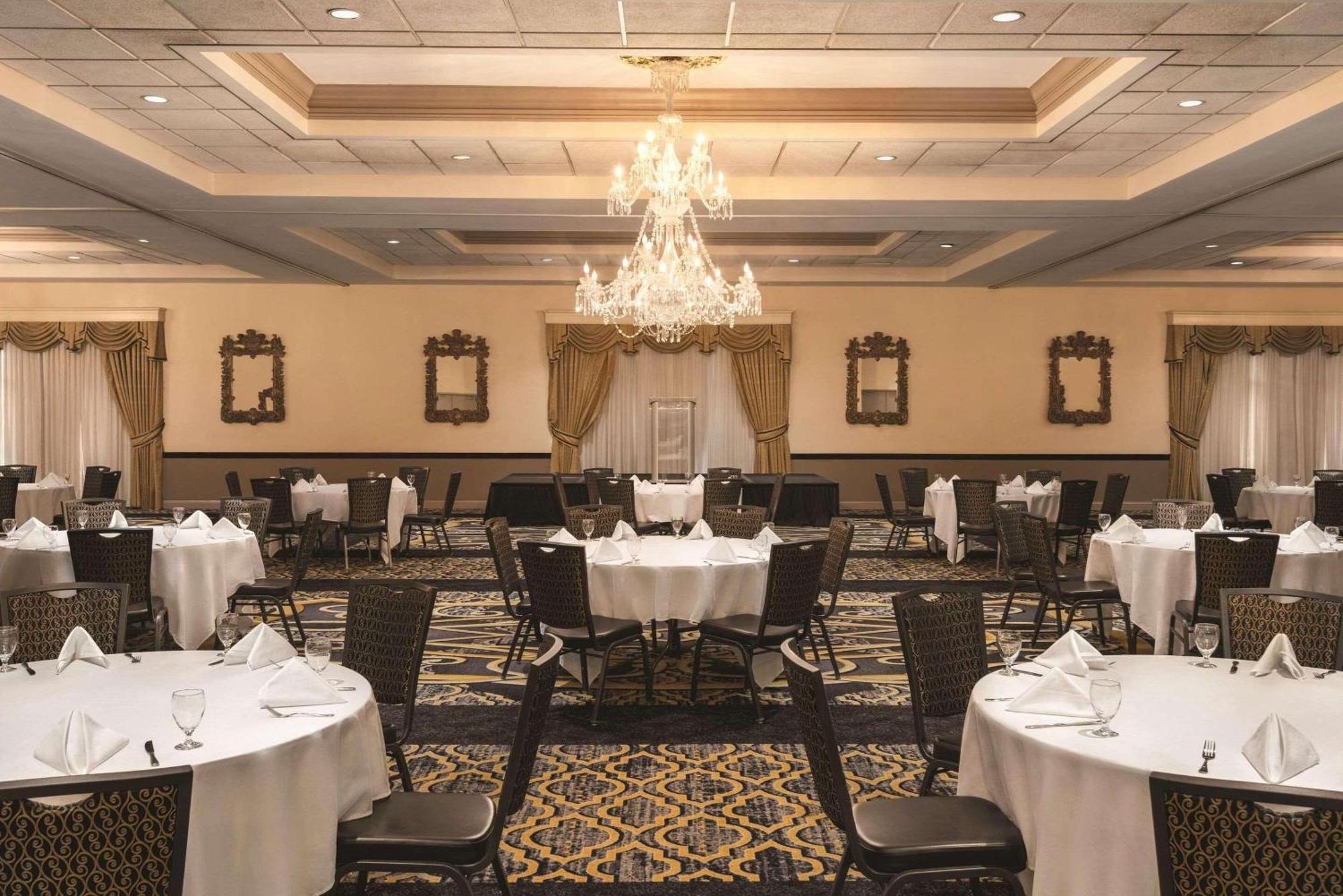 Radisson Hotel & Conference Center Rockford Zewnętrze zdjęcie