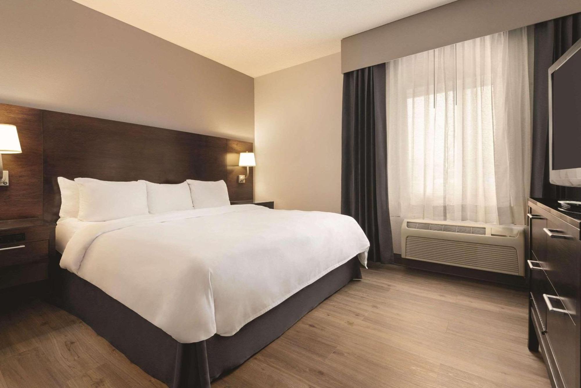 Radisson Hotel & Conference Center Rockford Zewnętrze zdjęcie